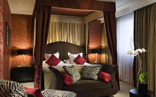 Warwick Champs-Elysées Hotel - photo 5