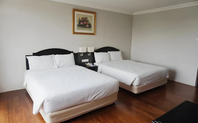 Kingwood Hotel - photo 2