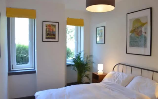 2 Bedroom Flat Near Leith Walk - photo 4