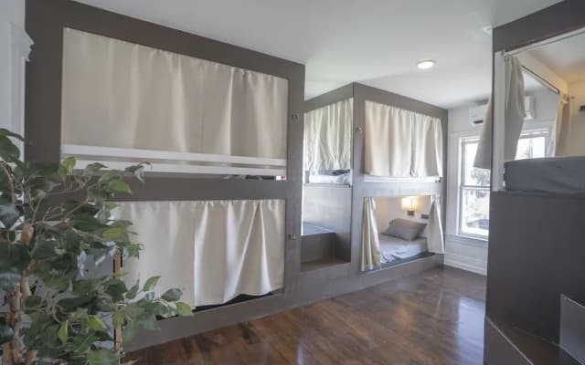 Burlington Hostel - photo 2
