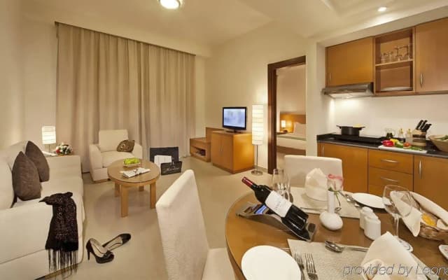 BM Acacia Hotel and Apartments - photo 4