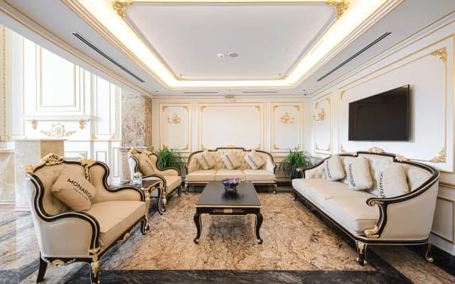 Monarque Hotel - photo 2