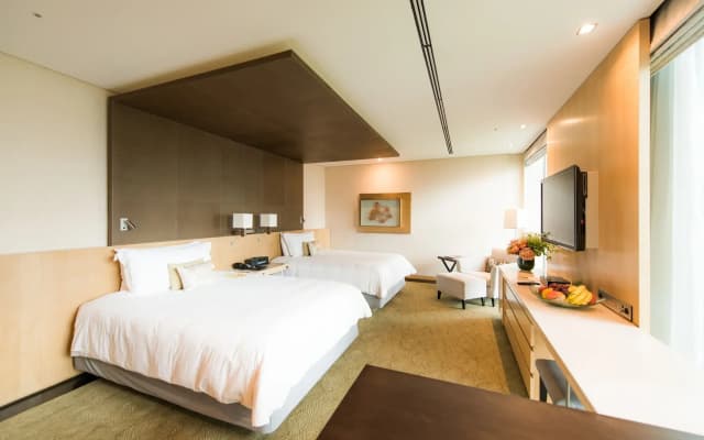 Four Seasons Hotel Tokyo at Marunouchi - photo 5