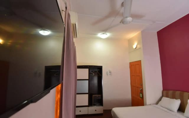 Eighty-Eight Inn - photo 2