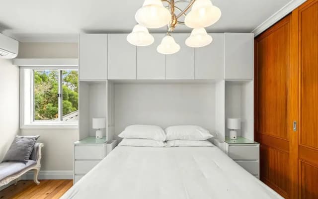 Elegant 1-bed With Study by Balmain Wharf - photo 3