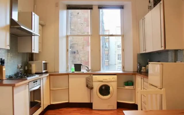 Bright 2 Bedroom Flat Next To The Meadows - photo 5