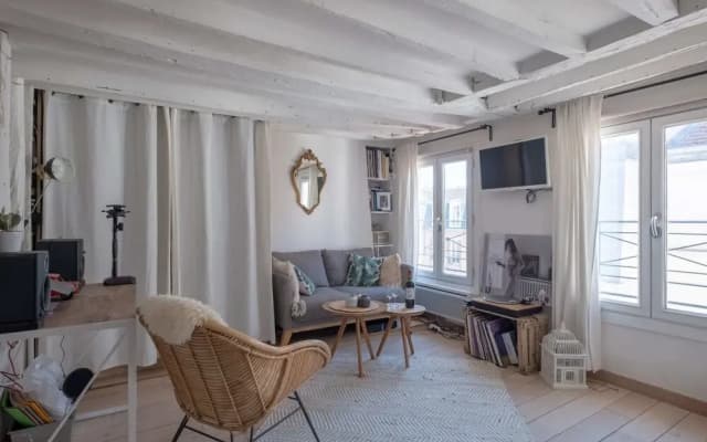 Stylish Apartment for 2 in the Heart of Paris - photo 4