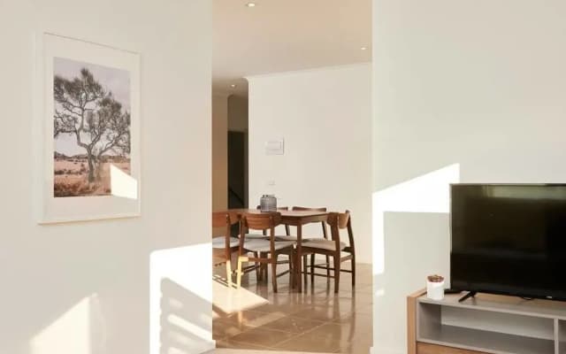 Chic, Modern, and Designer Apartment - photo 2