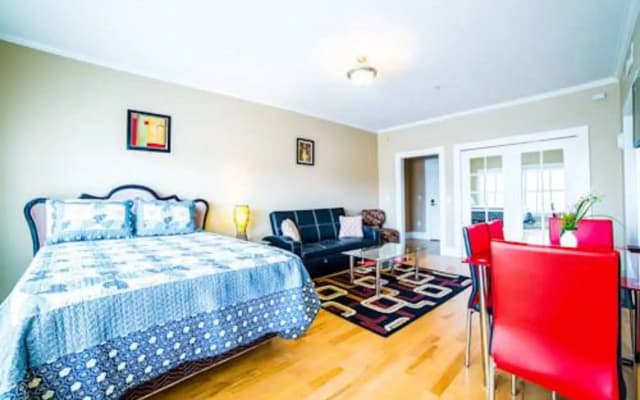 Ray W. Suites - photo 3