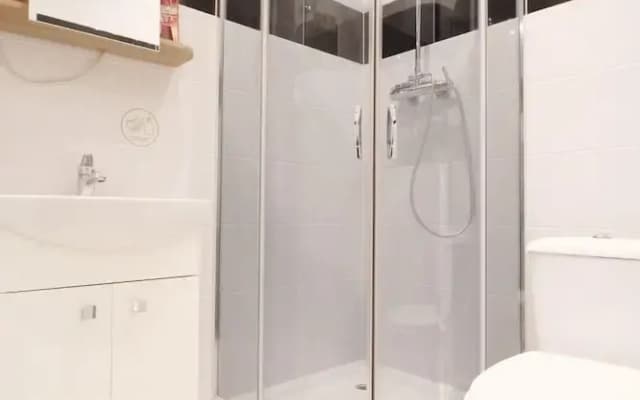Premium 1BR Stay for 5 Prime Location - photo 5