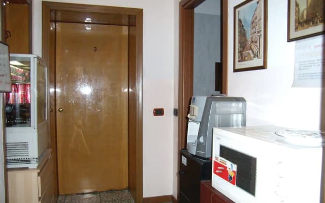 HoStel Central Station - photo 5