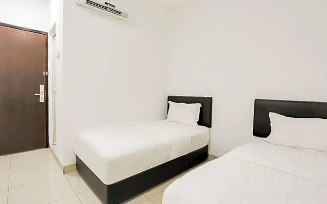 Rich Hotel by OYO Rooms - photo 5