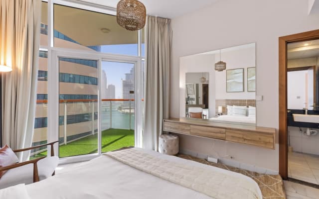 2BR Ultra Lux Canalfront Burj view - photo 2