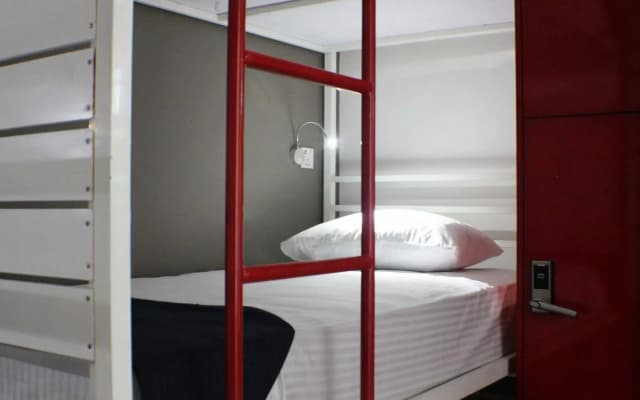 Hangover Hostels at Colombo - photo 3