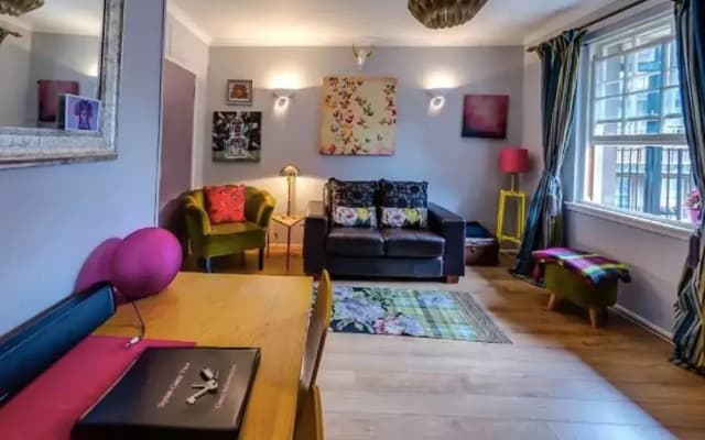 JOIVY Stylish Castle View Apartment - photo 4