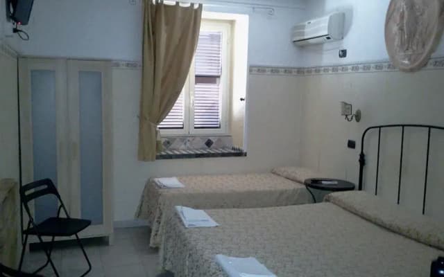 Hotel Lucia - photo 3