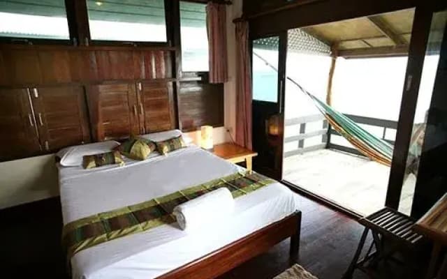 Lighthouse Bungalows and Restaurant - photo 4