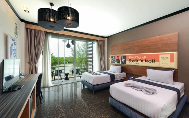The River Scene Hotel - photo 2