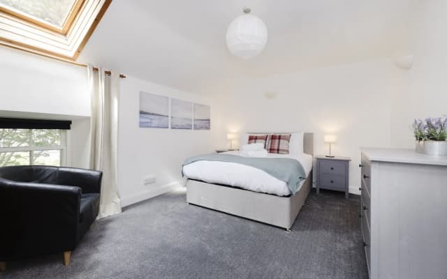 JOIVY Beautiful 2-Br Mews Home, Near Princes Street - photo 2