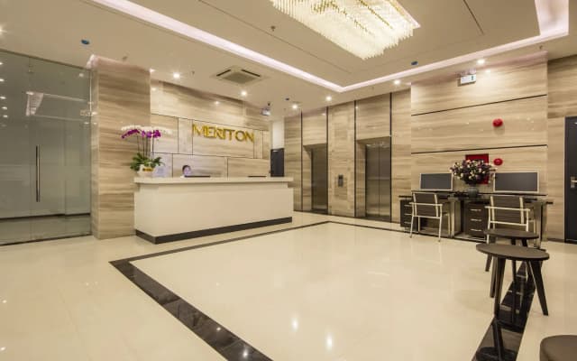 Meriton Hotel - photo 2