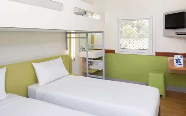 ibis budget Melbourne Airport - photo 4