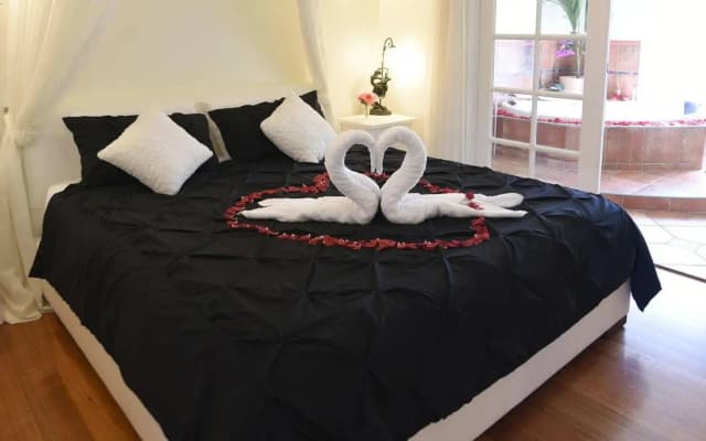 Lakeside Cottage - photo 4