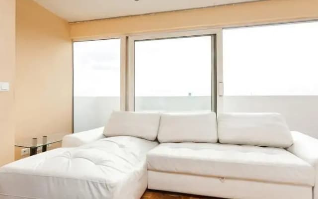 Top Floor 1 Bedroom Apartment Near Gare de Lyon - photo 2