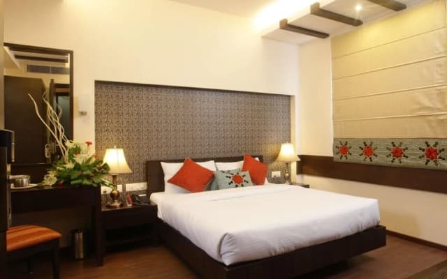 Stallen Suites Nehru Place - photo 3