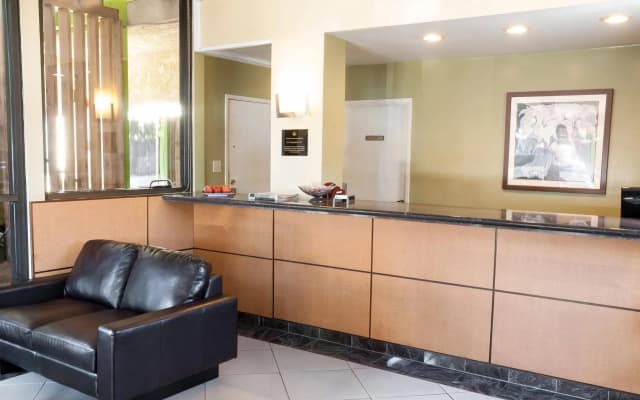 GlenRock Inn & Suites - photo 2