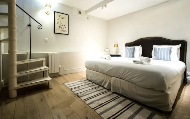 Classy Bourgeois Chic 2 Bedroom Apt in Le Marais - photo 3