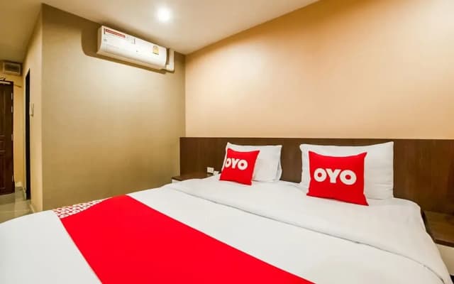 OYO 281 The Reader Cafe and Room - photo 4