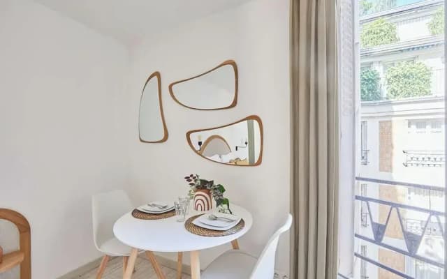 22 m2 Studio Located on the 6th Floor With Elevator: - 1 Bedroom With 140 cm Double bed - Television, Wifi - Equipped Kitchen - 1 Bathroom With Shower and 1 Toilet The Cleaning fee Includes - photo 5