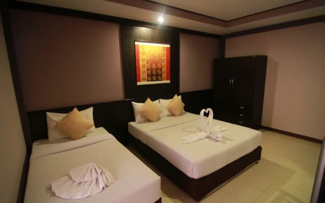 Grand Pinnacle Hotel - photo 3