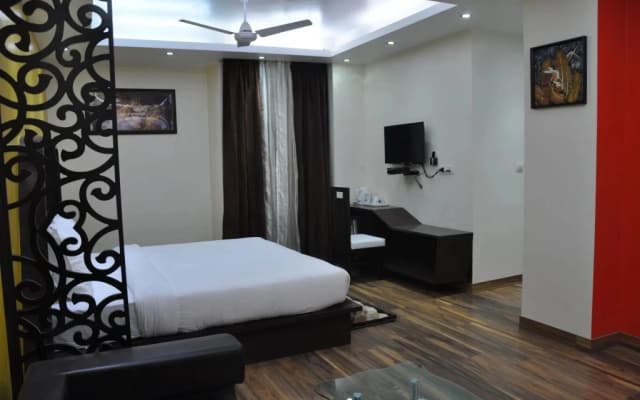 Hotel Only Suites - photo 3