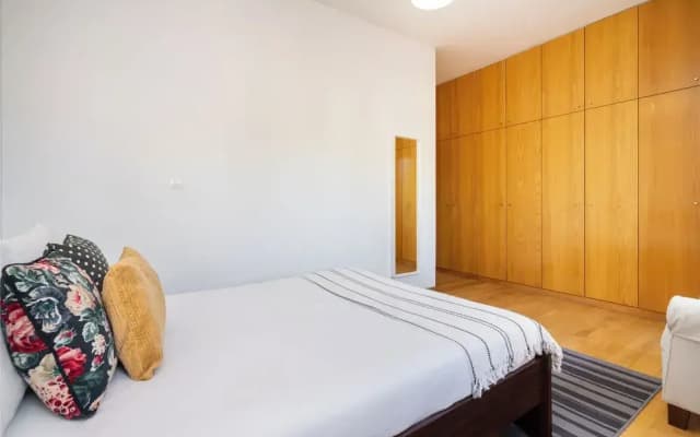 Ajuda 31 Premium W/ Elevator & Parking - photo 2