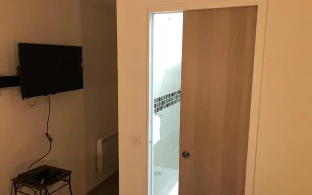 Tour Eiffel Apartment - photo 3