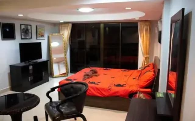 Amika Guesthouse & Hostel - photo 4