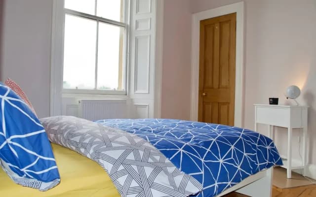 Bright And Spacious 1 Bedroom Flat - photo 2