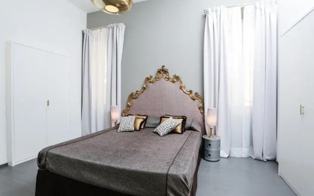 Spanish Steps Deluxe Apartment - photo 3