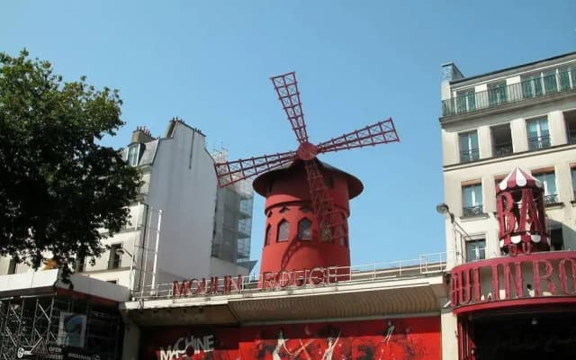 By the Moulin Rouge - photo 4