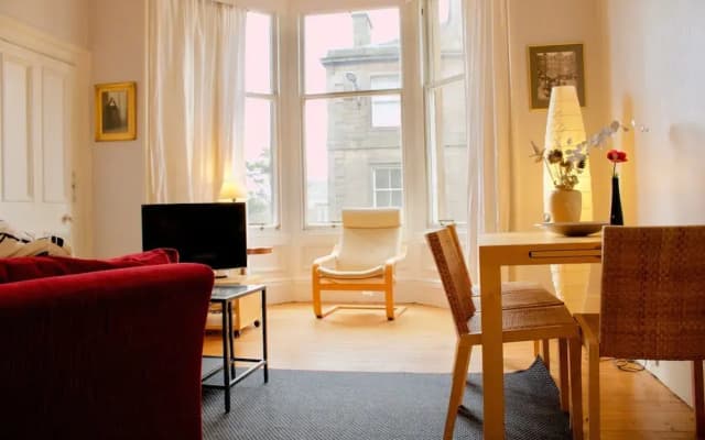 2 Bedroom Flat In Morningside - photo 4