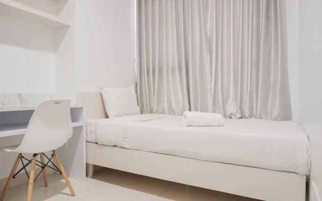 Stunning And Strategic 2Br Gold Coast Apartment Near Pik - photo 2