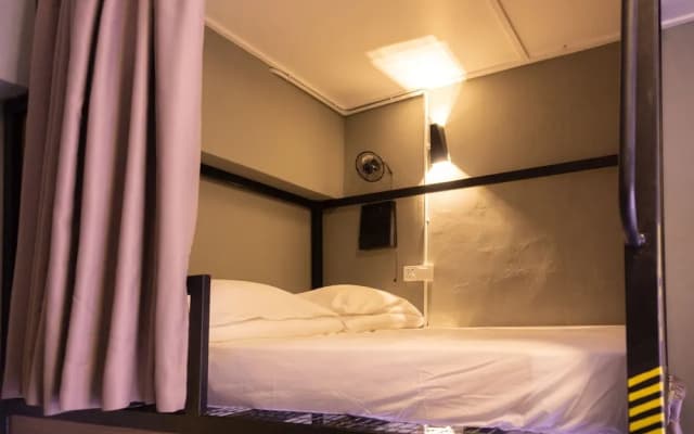 Traveller Bunker Hostel 1 - photo 3