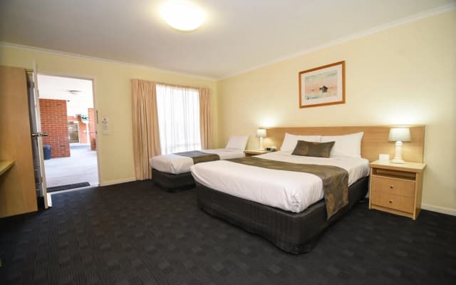 Sandown Heritage Motel - photo 2