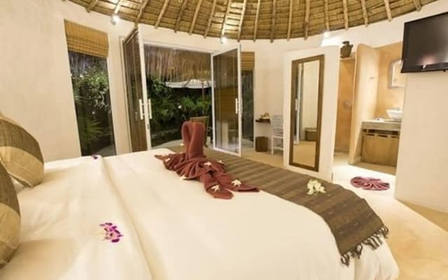 Eden Beach Bungalows - photo 5