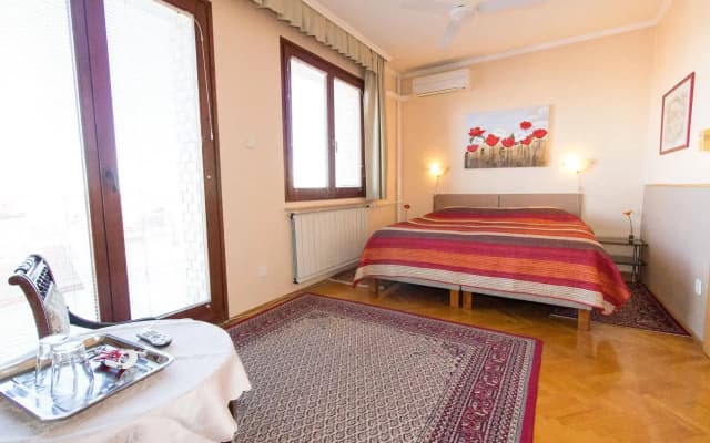 Budavar Bed and Breakfast - photo 5