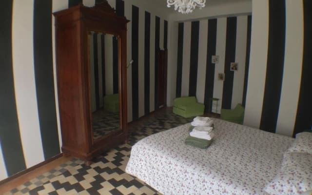 Jan House - photo 2