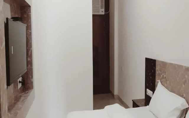 OYO 88430 Hotel Param Palace - photo 2