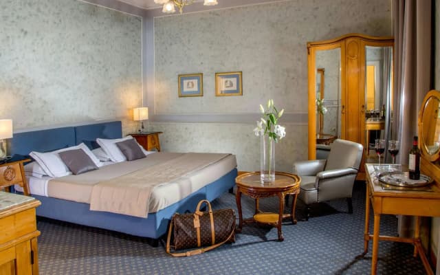 Alexandra Hotel - photo 5
