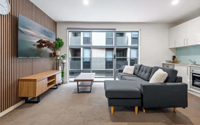 Cosy 1-bed With Balcony in Trendy St Kilda - photo 5